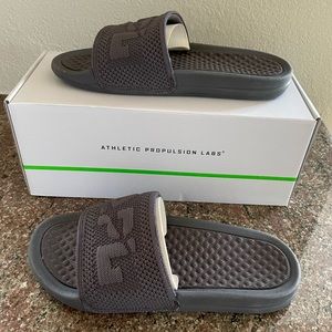 NEW APL womens techloom slide